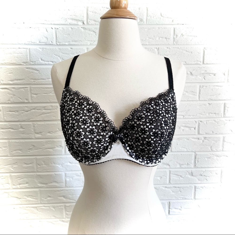 Victoria's Secret Black and White Lace Bra